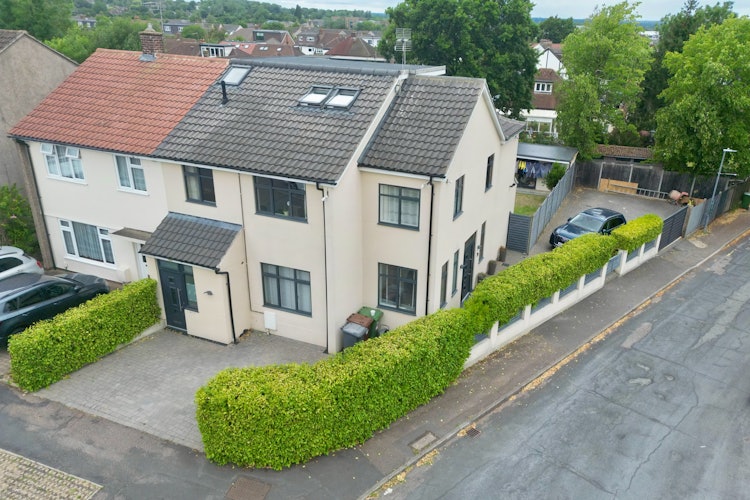 6 bedroom semi-detached house