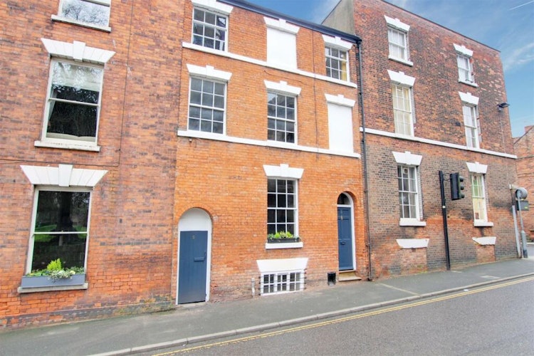 4 bedroom terraced house