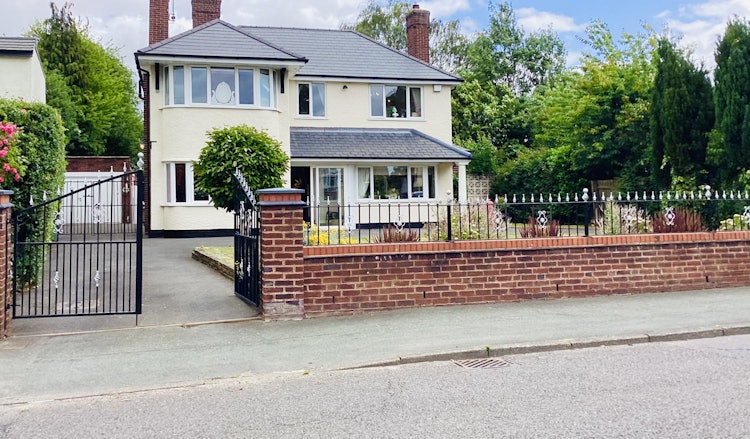 4 bedroom detached house