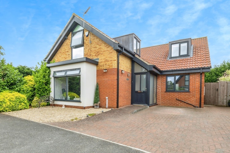 3 bedroom detached house
