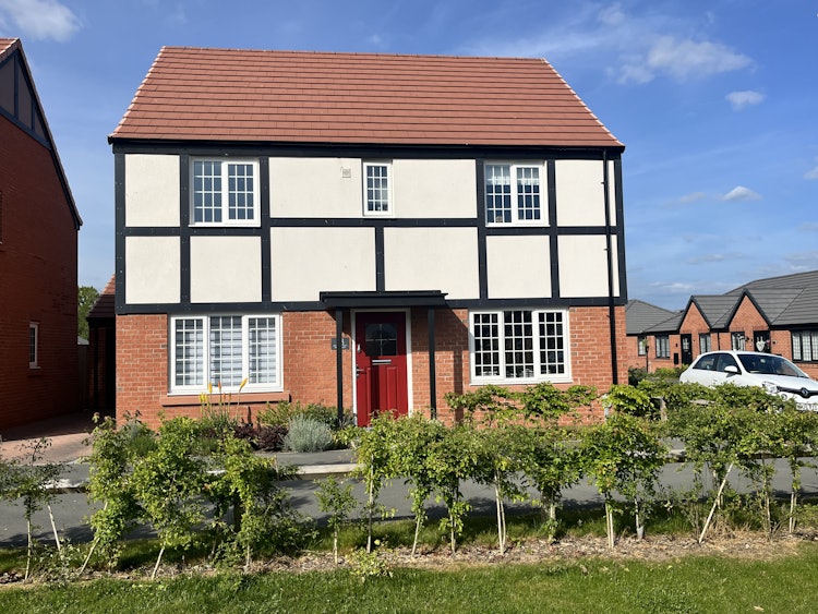4 bedroom detached house