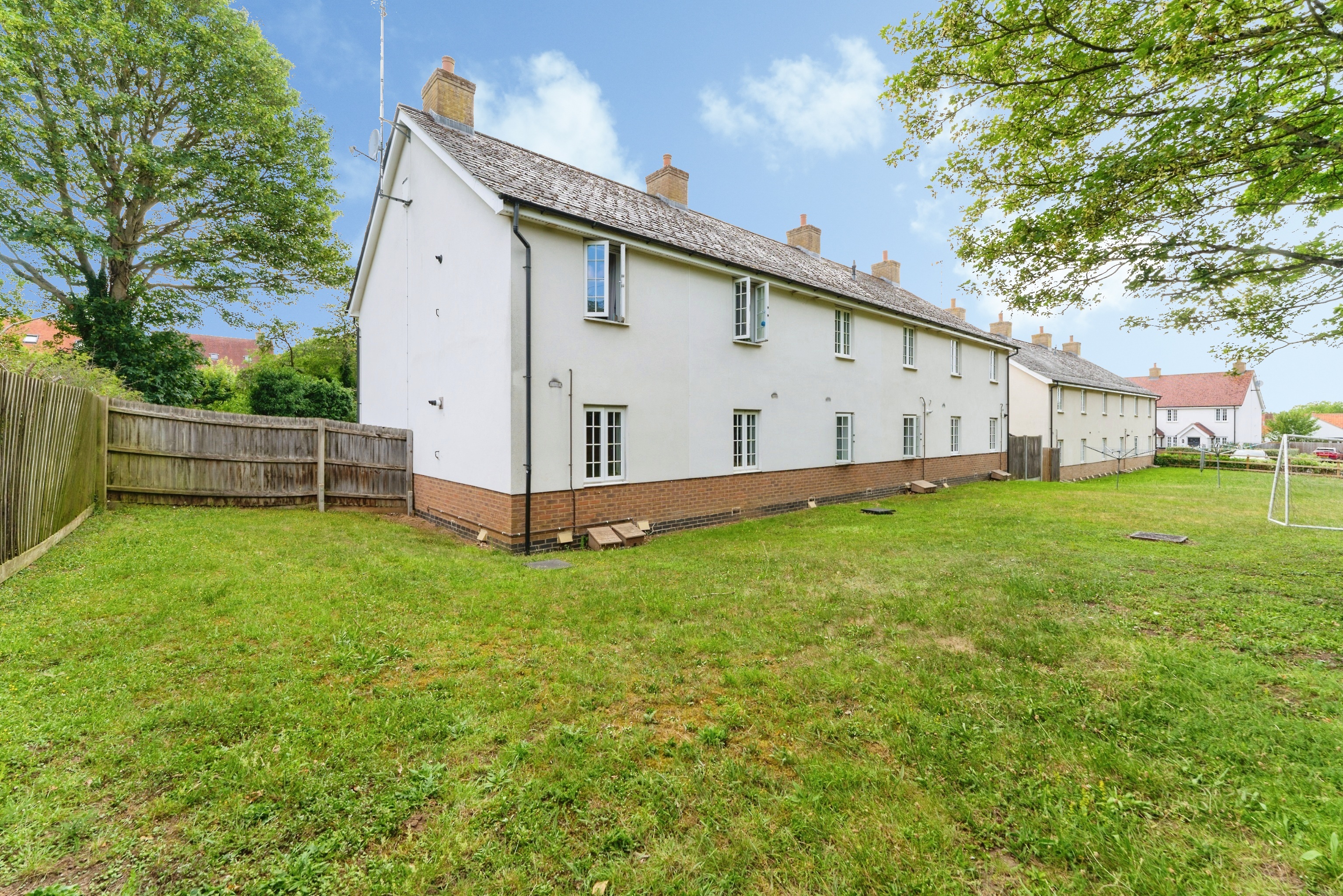 2 bedroom ground floor flat for sale in Newmarket Cambridgeshire ...