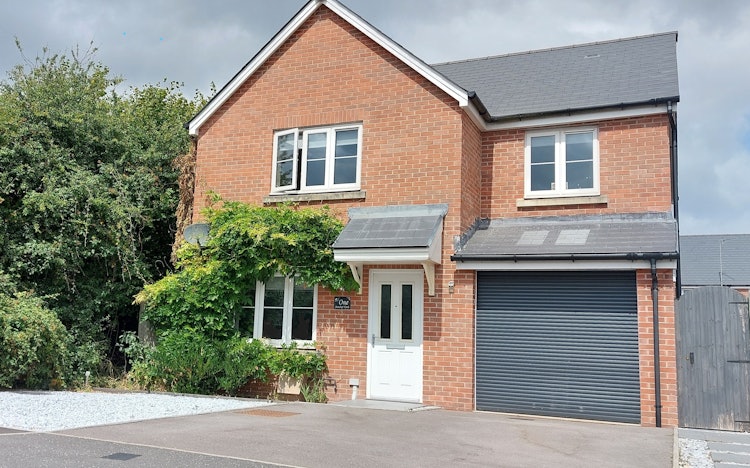 4 bedroom detached house