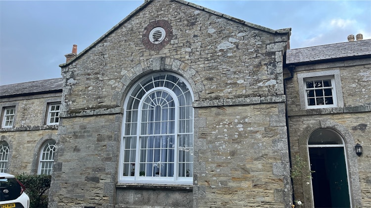 2 bedroom maisonette