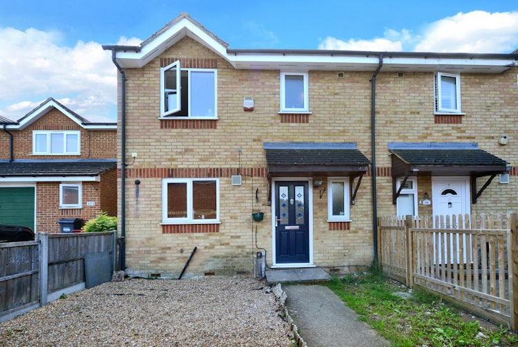 3 bedroom end of terrace bungalow