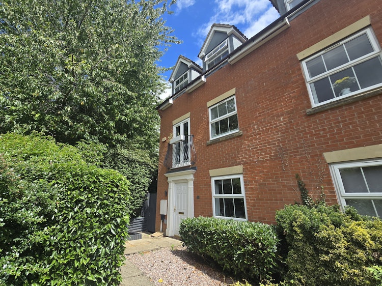 4 bedroom semi-detached house