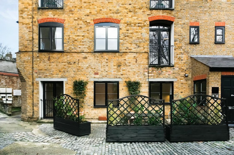 3 bedroom mews house