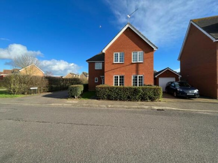4 bedroom detached house