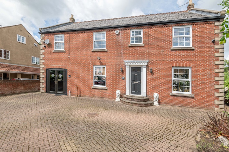4 bedroom detached house