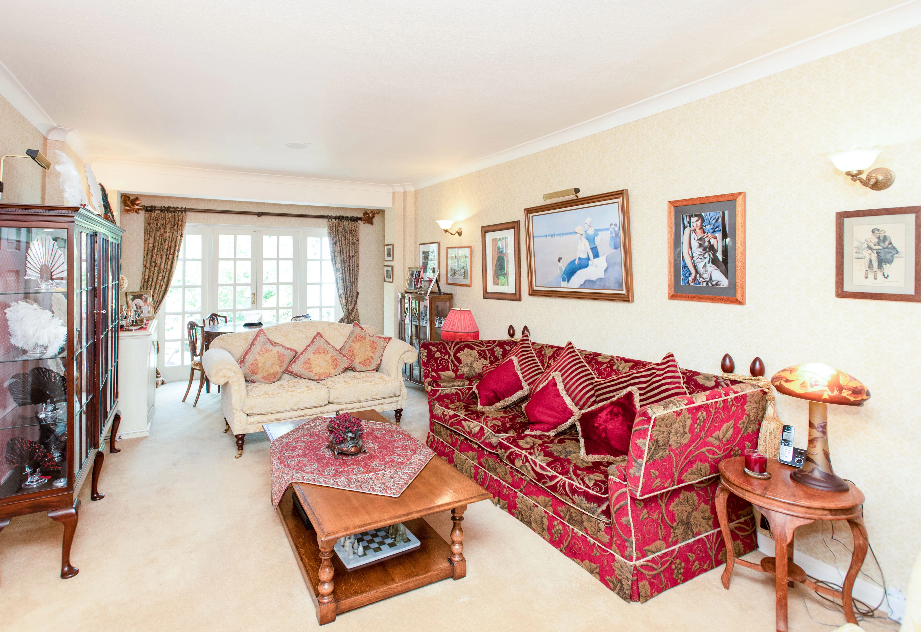 Lounge/Dining Room