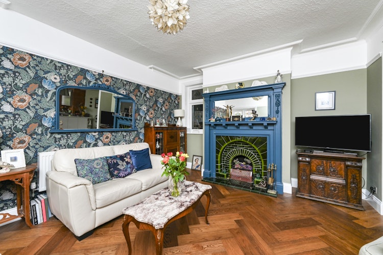 4 bedroom detached house