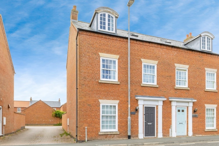 3 bedroom semi-detached house