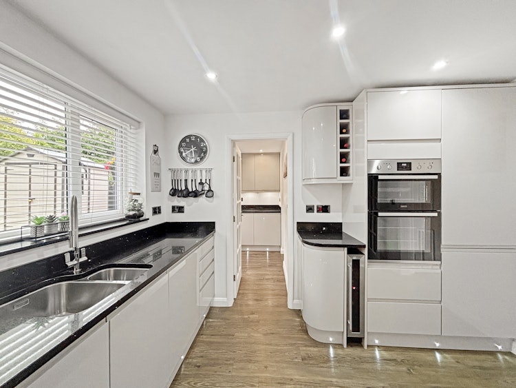 4 bedroom detached house