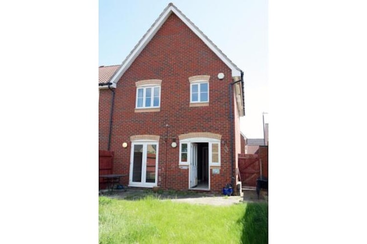 3 bedroom semi-detached house
