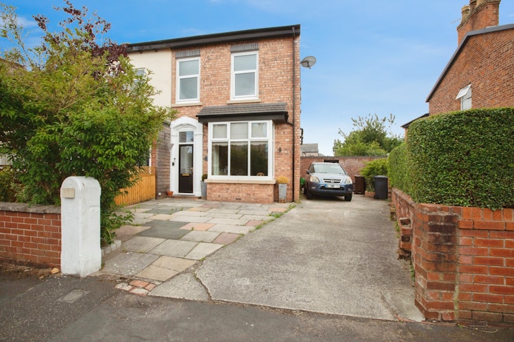 3 bedroom semi-detached house