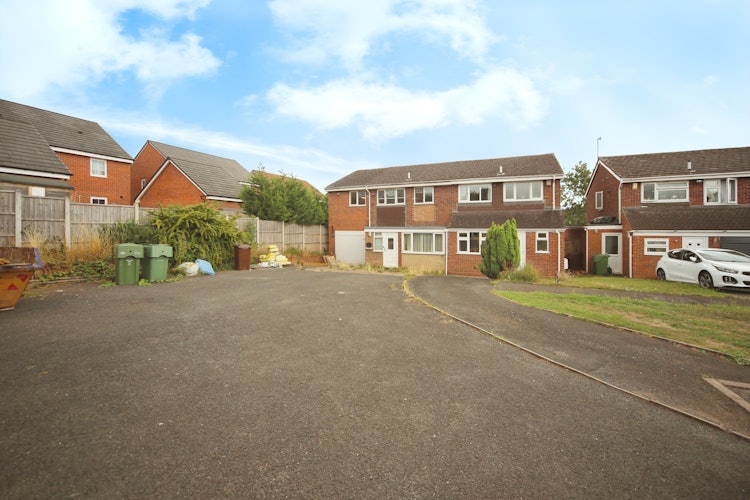 5 bedroom semi-detached house