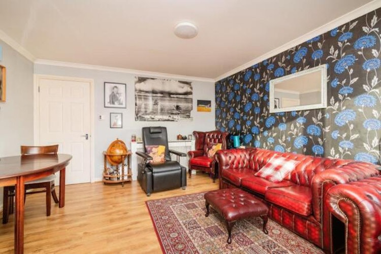 2 bedroom flat