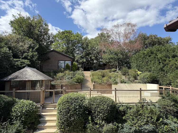 5 bedroom detached house