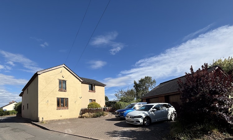 4 bedroom detached house