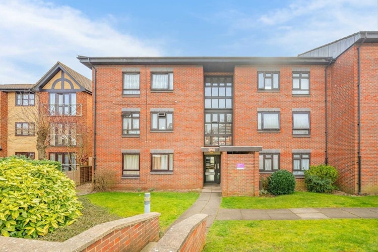 3 bedroom ground floor flat