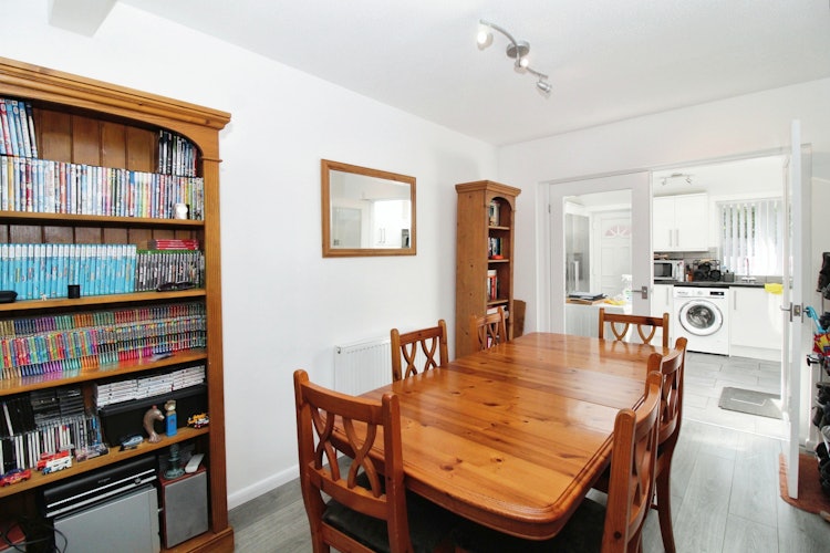 3 bedroom end of terrace house