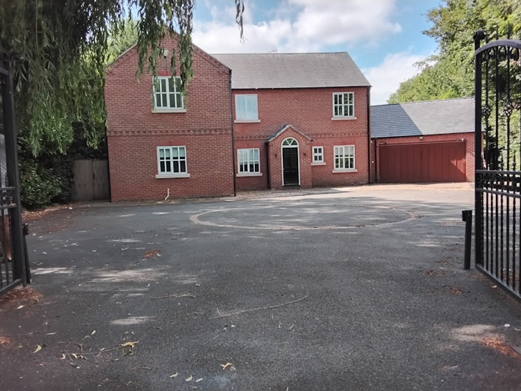 4 bedroom detached house
