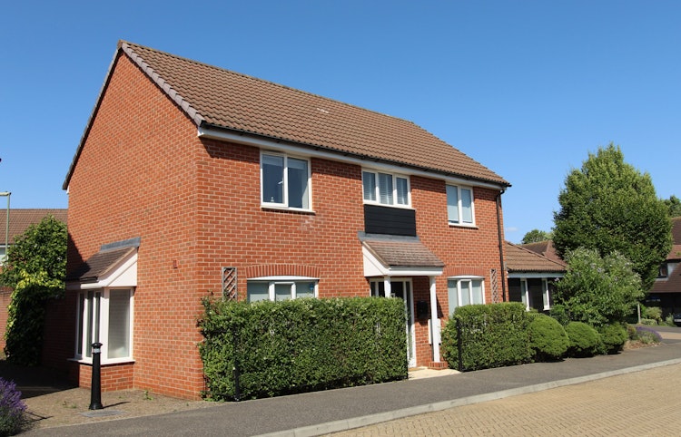 4 bedroom detached house