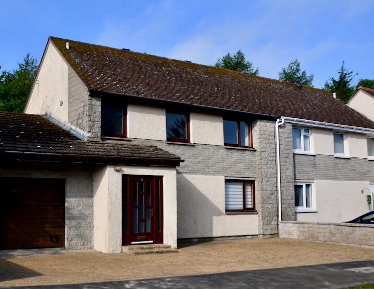 3 bedroom end of terrace house