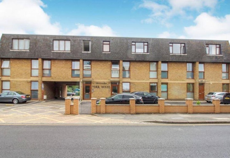 1 bedroom ground floor flat