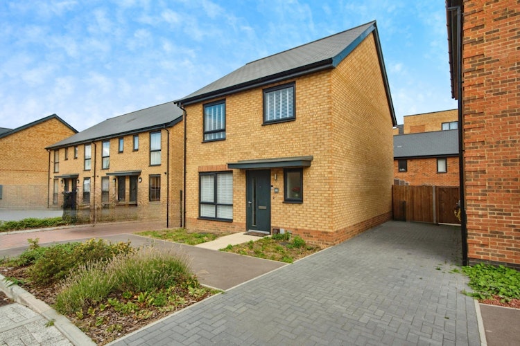 3 bedroom detached house