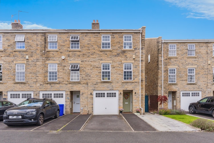 3 bedroom town house