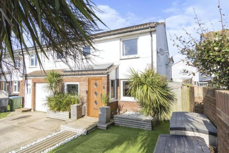 4 bedroom end of terrace house