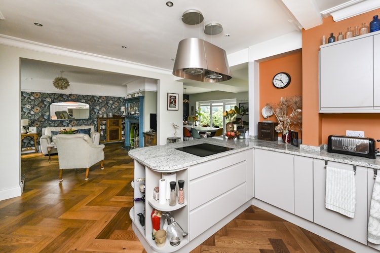 4 bedroom detached house