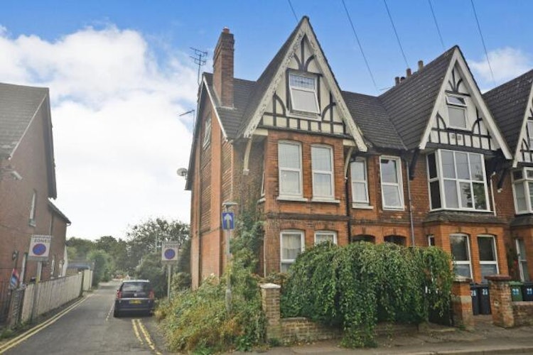 6 bedroom semi-detached house