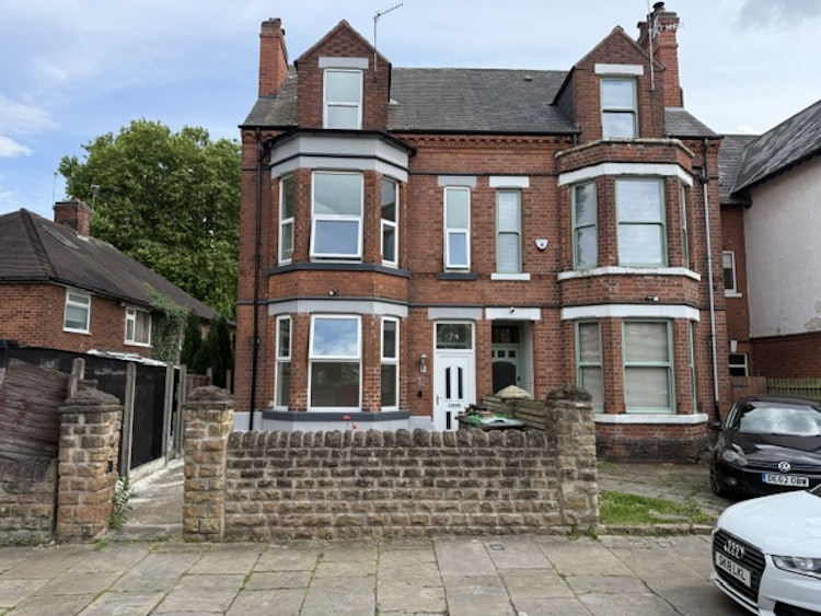 4 bedroom semi-detached house