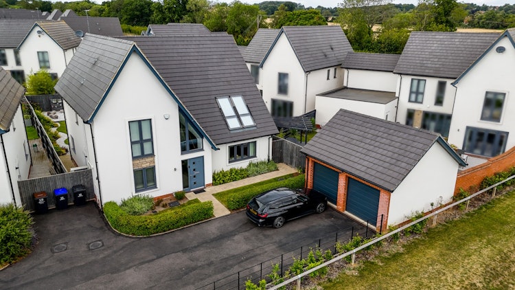 4 bedroom detached house