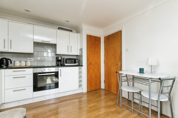 2 bedroom flat
