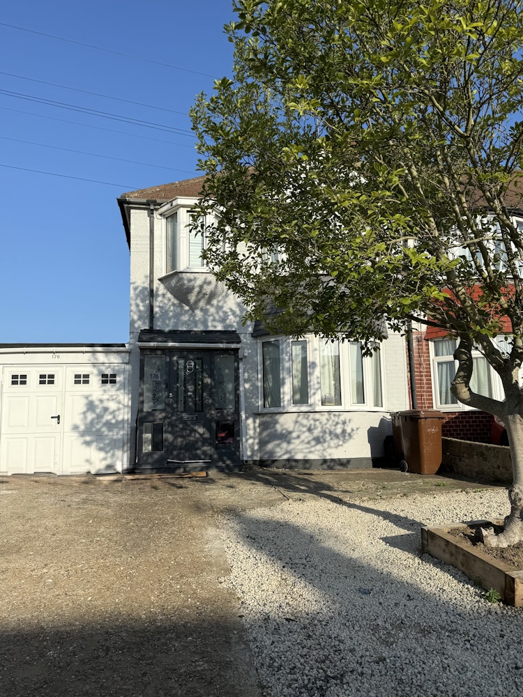 4 bedroom end of terrace house