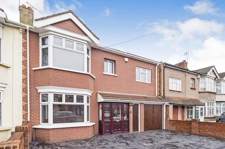 5 bedroom semi-detached house