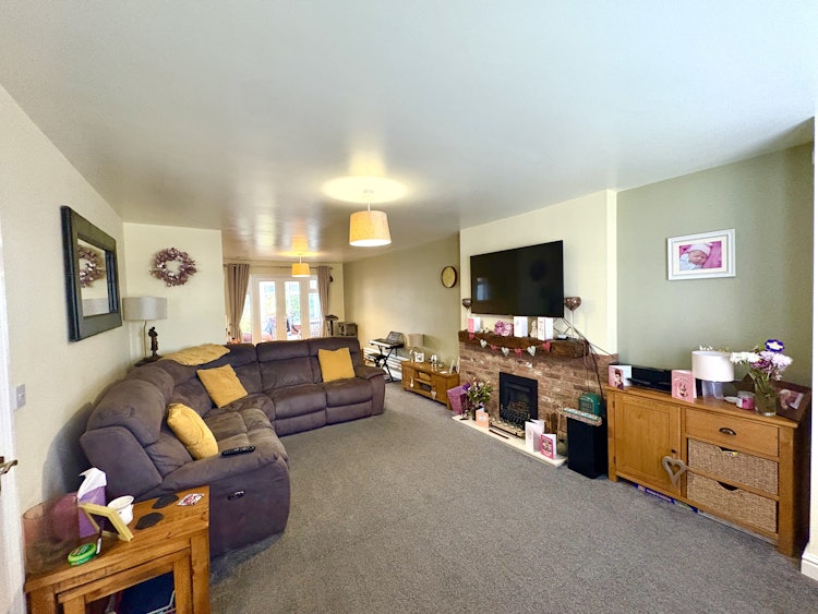 4 bedroom detached house