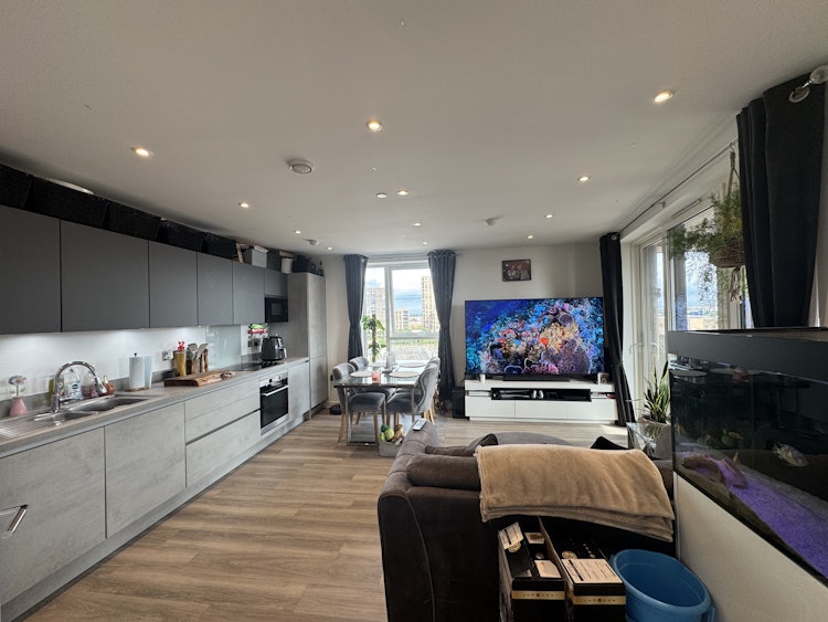 2 bedroom purpose built flat