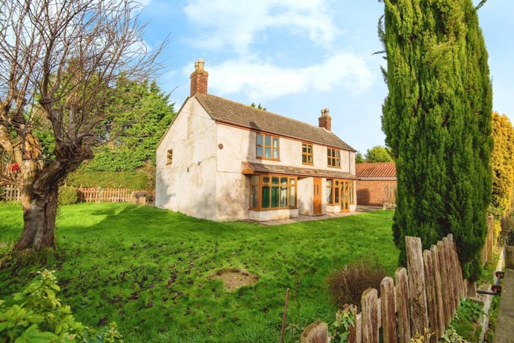 4 bedroom detached house