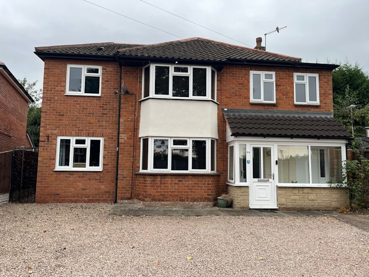 5 bedroom detached house