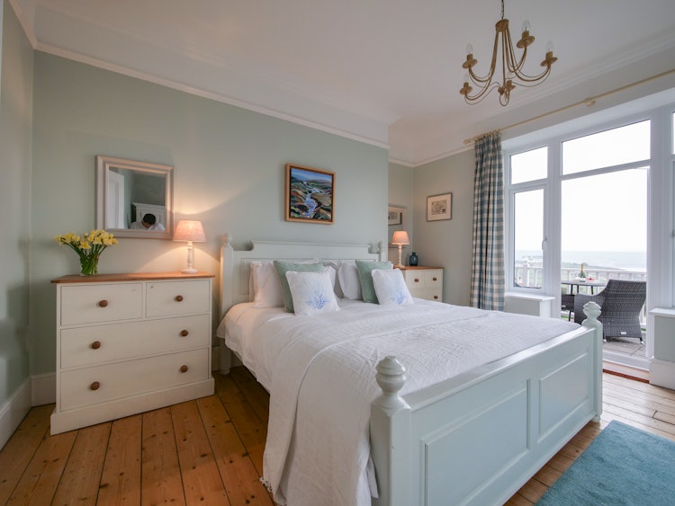 5 bedroom semi-detached house