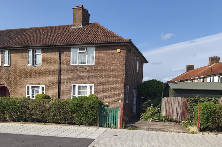 2 bedroom end of terrace house