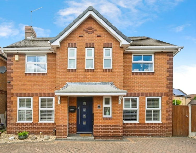 4 bedroom detached house