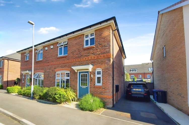 3 bedroom semi-detached house