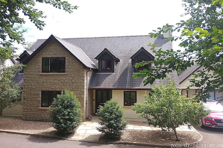 4 bedroom detached house