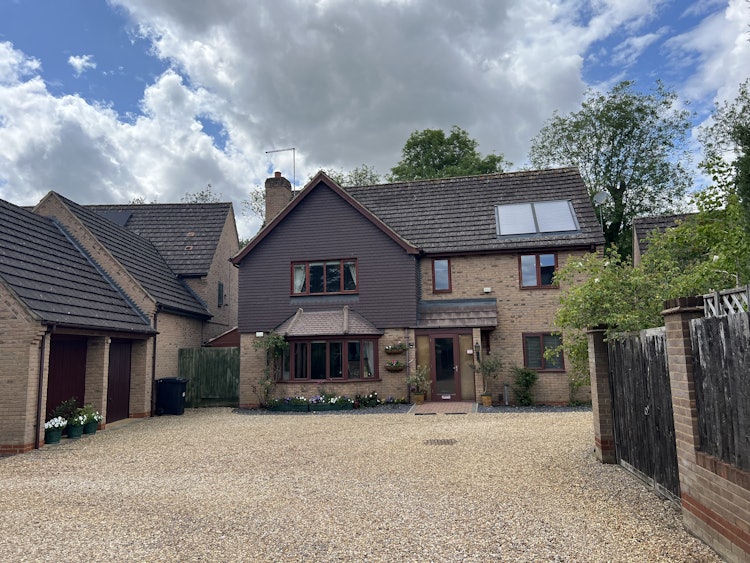 4 bedroom detached house