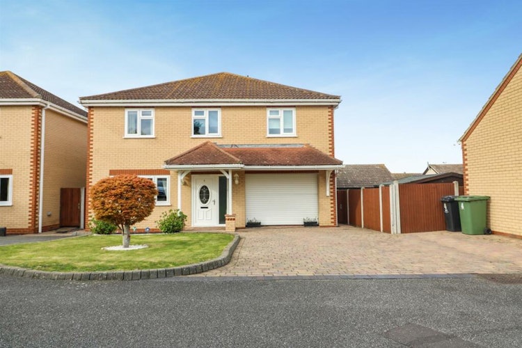 5 bedroom detached house